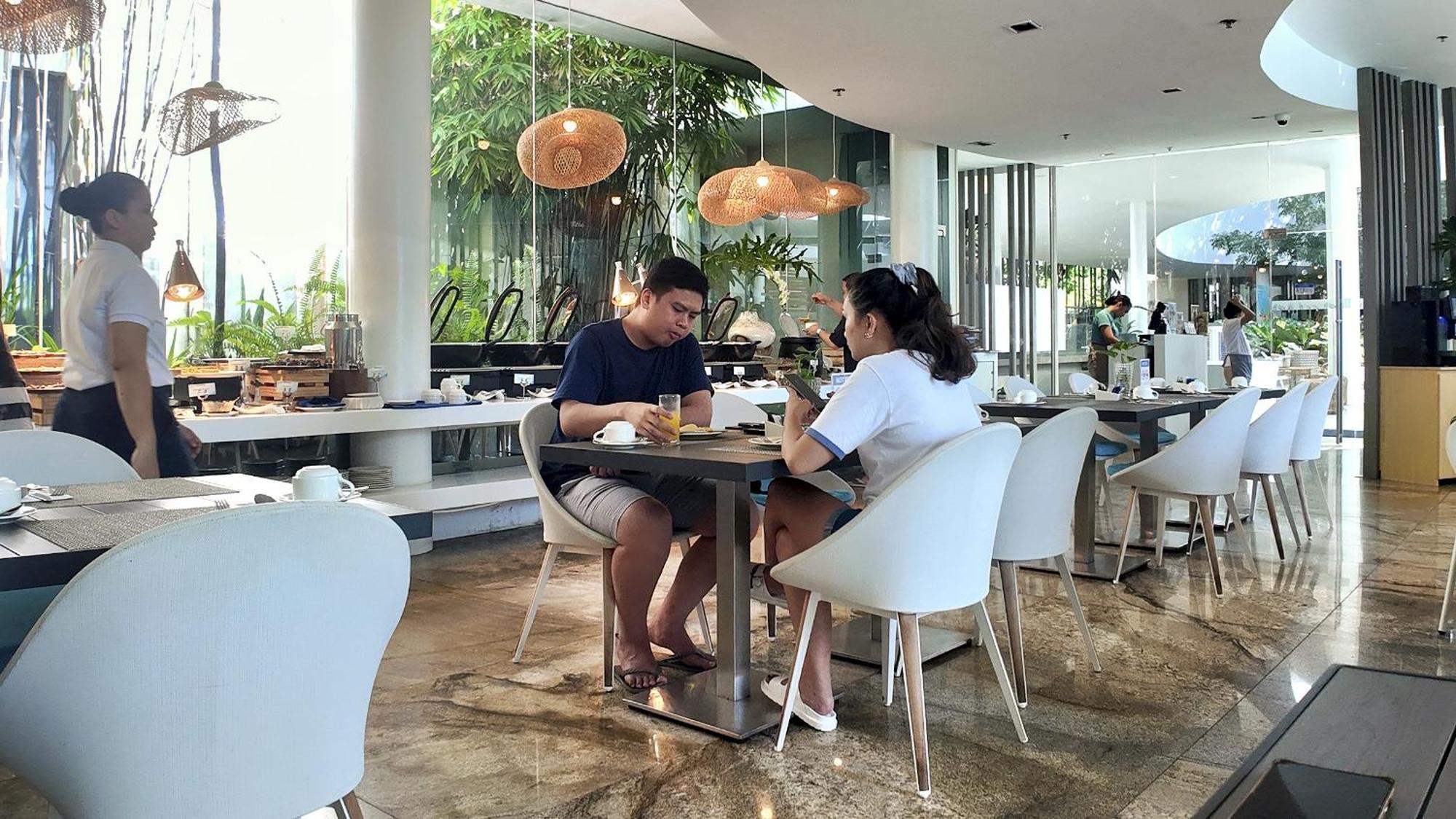 Dominiks Quite And Elegant Studio Ocean View Pool At Tambuli Resort High Floor Lapu-Lapu City Exterior photo